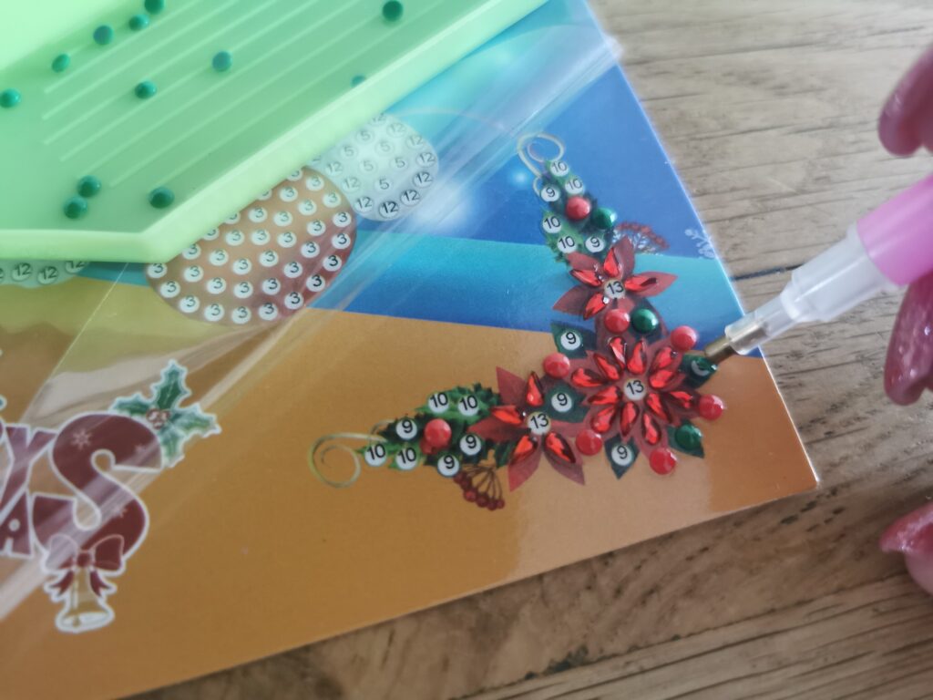 Stap 4 - Plak de steentjes op de Diamond Painting Kerstkaarten