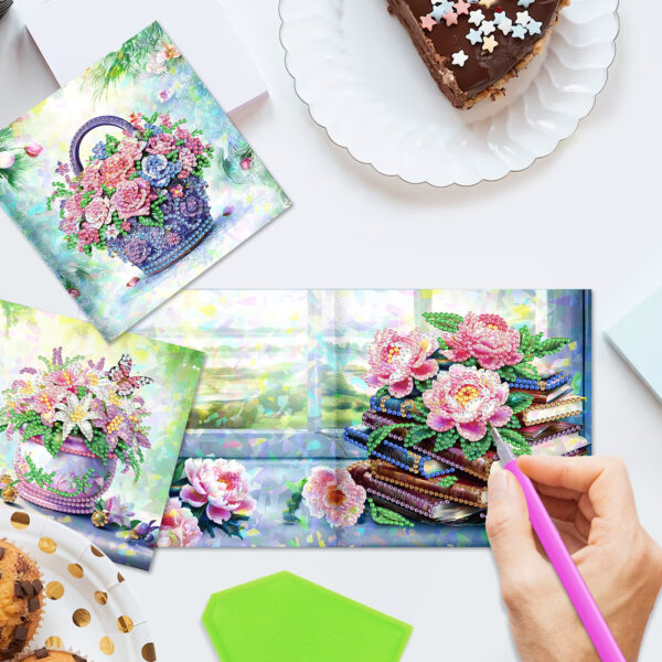 Zelfgemaakte kaart met bloemenmand en zachte kleuren